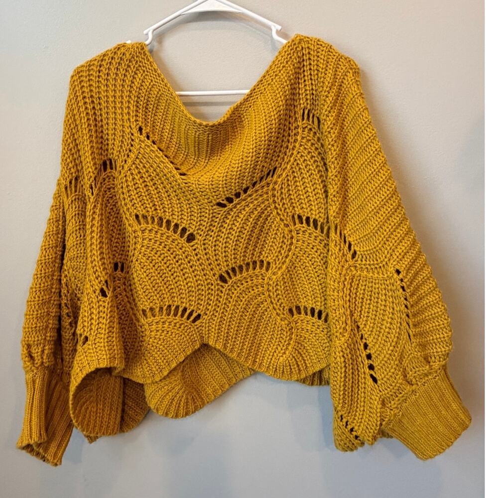 Moon & Madison Mustard Yellow Oversized Scalloped Cropped Crochet Knit Sweater L